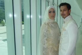 Model baju akad nikah muslim model baju dan gamis 2019 via beautystorymory.blogspot.com. Untuk Gaun Akad Nikah Fairuz A Rafiq Shireen Sungkar Beri Harga Teman