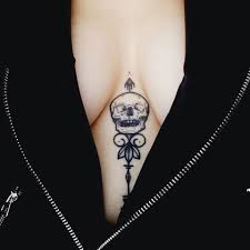 Skull Tattoo Idea Pic By Melanie Bsk Skull Sleeve Tattoos Skull Tattoos Chest Tattoos For Women