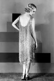 1920s Evening Dress The Material The Beads And The Accessories Were All Expensive To Show The Wealth And Prosperity O 1920s Fashion Fashion Art Deco Fashion