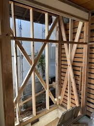 木造住宅の耐震補強工事に使われる筋交いとは？役割や重要性をご紹介 | リフォームなら鈴与ホームパル株式会社