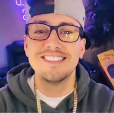 First look at Justin Long in #VHSBeyond's segment #FurBabies, which he also  directed.🎥