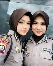 Menurut pendapat pribadi saya kok menjadi agak aneh. 16 Polwan Ideas Beautiful Hijab Police Women Hijab Fashion