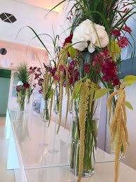 Hochzeit Feiern In Hamburg Mit Traumhafter Blumendekoration In 2020 Tischdekoration Hochzeit Blumendekoration Und Hochzeit Feiern