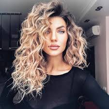 31 Easy Hairstyles For Medium Curly Dyed Hair Highlights In 2020 Medium Hair Styles Curly Hair Styles Naturally Medium Length Hair Styles