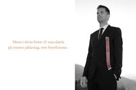 Norges grunnlov ble enstemmig vedtatt av riksforsamlingen på eidsvoll 16. 17 Mai Sloyfa Pa Hogre Eller Venstre Side Sylvsmidja