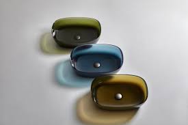 Le pareti giallo brillante combinate con sedute grigio caldo creano un'atmosfera. I Colori Di Tendenza Del 2021 Nell Interior Design La Kini