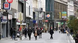 Du coup, les habitants devront rester chez eux entre 22h et minuit uniquement. Vers Un Couvre Feu Etendu A Bruxelles L Echo