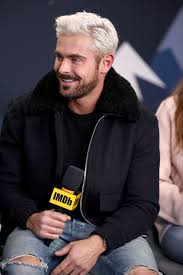 When it comes to hair zac seems to stick with looks that suit him and while he doesn't experiment that much there always subtle variations in his styles. Zac Efron Is The Latest Hollywood Man To Go Platinum Platinum Blonde Hair Men White Hair Men Bleached Hair Men