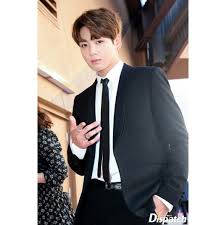 Die sieben südkoreaner können seit 2017 nicht mehr in die. Photo 170602 Jungkook At The 2017 Billboard Music Awards Army Base