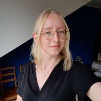 Julie Mink's Instagram, Twitter & Facebook