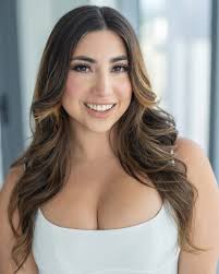 Dreamy session with Brisa. Her outfits, location, the lighting, everything  was divine. . . . #austin #atx