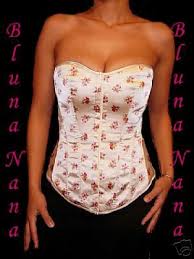 Cette tenue se compose dun corset, dune jupe, dun headband, de manchettes, dune lance et dun bouclier. Le Corset En Satin Creme Avec Fleurs Ideal Mariage Bustiers Et Corsets Pour Vos Soirees