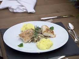 Loins Vom Kabeljau Mit Geschmortem Fenchel Und Kartoffelstampf Rezept Rezept Das Perfekte Dinner Perfektes Dinner Rezepte Dinner