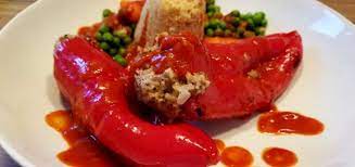 Finde diesen pin und vieles mehr auf salat rezepte von makeitsweet.de ein unkompliziertes rezept für einen leckere bulgursalat. Gefullte Paprika Mit Couscous Hackfleisch Fullung Schlemmerwiese