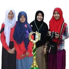 Bahasa indonesia diresmikan penggunaannya setelah proklamasi kemerdekaan indonesia, tepatnya sehari sesudahnya, bersamaan dengan mulai berlakunya konstitusi. Contoh Piagam Penghargaan Lomba Kejuaraan Format Doc Pontren Com