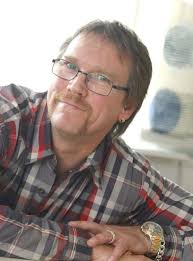 Freddy håller sig till vänster och säger vad han tycker