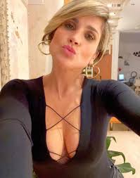 Cenas da novela duas caras onde a flavia alessandra dançava. Flavia Alessandra Diz Que Esta Brincando De Cinema Ao Retomar Gravacoes De Novela Cidadeverde Com