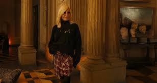 Her brother, gianni versace, followed in their dressmaker mother's footsteps and completely took over the fashion world. Ein Treffen Mit Der Modeschopferin Donatella Versace