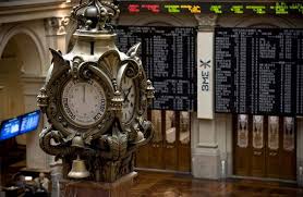 El Ibex Mantiene Las Caidas 0 25 Y Sigue Bloqueado En Los 9 300 Puntos Cuckoo Clock Ibex Wall Clock
