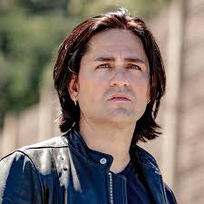 Hire Derick Thompson