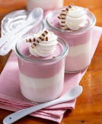 Dreifarbige Joghurtcreme Rezept Edeka Recette En 2020 Recettes Sucrees Delicieux Desserts Recette Entremet