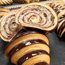 A Imagem Pode Conter Comida Croissant Chocolat Gateaux Et Desserts Patisserie