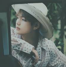 Bts v aka kim taehyung is known for his aesthetic visuals. Taehyung Looks Soo Hot With That Hat On We Heart It