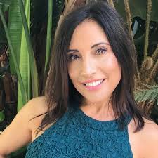 Meet Dr. Michelle Borg! The creator of @myflossboss! While working as a  dentist for over 20 years, she saw a lot of reluctance in her patients when  it came to good flossing