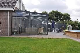 Veranda Moderne Vitree Avec Toiture En Aluminium Noir Toit De Patio Toiture Veranda Toiture En Aluminium