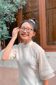 Ngay sau đó, người ta lại dấy lên tin đồn xuất ngoại của mỹ chi mặc dù việc học hành của cô bé dân ca là đề tài thảo luận của không ít fan hâm mộ. PhÆ°Æ¡ng Má»¹ Chi Gay Xuc Ä'á»™ng Vá»›i Tam ThÆ° Gá»­i Ä'áº¿n Fc 2sao