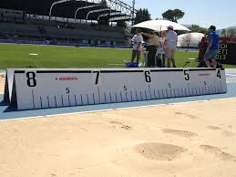 Definizione di salto in lungo dal dizionario italiano online. Salto In Lungo E Salto Triplo Sportissimo
