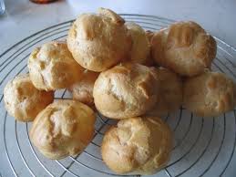 Recette Pate A Choux Classique Notee 4 2 5 Par Les Internautes Recette Pate A Choux Choux A La Creme Recette Chou