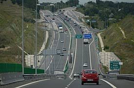 Niemal każde państwo na świecie posiada w swoim prawodawstwie własną, ustawową definicję pojęcia autostrada [w polsce określają ją art. Dewiki Autostrada A2 Rumanien