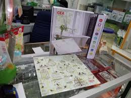 Berikut dibawah ini adalah timbangan digital yang sudah saya buat dan digunakan sebagai skripsi untuk syarat mendapatkan status sarjana, mungkin salah satu dari kamu ada yang ingin mengembangkan silahkan lihat referensi design saya dibawah ini. Manual Book Timbangan Badan Digital Gea Type Eb9063 Eb9350 Eb9360 Eb9370 Alkes Marinno