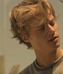 amina awad (aminaawadd)