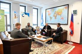 Discuss issues of mutual interest discuss matters of common interest exact (3) this also serves as an information exchange as they discuss matters of mutual interest such as fitness, the media and the expectations of the public at home and worldwide. Opec On Twitter Hebarkindo Met Today With He Mikhail Ulyanov Ambassador And Permanent Representative Of The Russian Federation To International Organizations In Vienna For Consultations On Matters Of Mutual Interest Https T Co Gqnswampsz