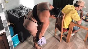 mi vecina me ayuda para pasar la noche y al final meda una buena follada