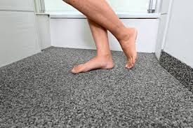 marmorbad mal anders wir zeigen wie du dein bad mit bodenplatten aus marmorkies ganz einfach aufwertest marmorkies marmorbad bodenbelag fur badezimmer