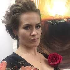 Anna Huff's Instagram, Twitter & Facebook