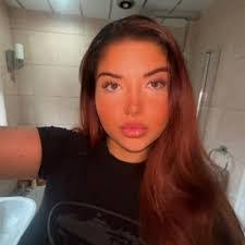 Vicky Bland's Instagram, Twitter & Facebook