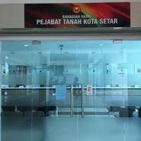 .daerah kota setar pada tahun 1982 iaitu melalui operasi sepenuhnya pejabat tanah pokok sena sebagai sebuah pejabat tanah daerah mulai 02 daerah, perlaksanaan program pembangunan luar bandar, perjawatan dan kawalan kewangan masih terletak dibawah pegawai daerah kota setar. Bahagian Hasil Pejabat Tanah Kota Setar Alor Star Kedah