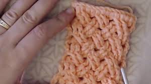 This video shows you how to crochet the purse using the celtic weave stitch. How To Crochet Celtic Weave Stitch