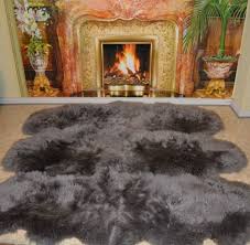 Die rechteckige lammfell platte ist in den größen 195 x 60cm oder 140 x 60cm und vielen farben verfügbar. Pelzdecken Discount Fellteppich Grau