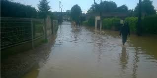 Video, violent orage à beauvais : Orages Et Inondations 19 Departements En Alerte Un Mort Dans Le Pas De Calais