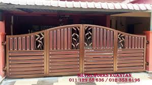 Pintu pagar besi dorong pada saat ini sangat sering digunakan untuk keperluan keamanan yang double pada rumah, apalagi beberapa rumah yang memiliki desain yang megah dan juga pastinya. Galleries Rr Heavy Metal Works