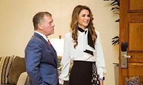 إطلالة الملكة رانيا العبد الله بالأبيض والأسود تخطف الأنظار pantsuit fashion suits