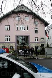 In hamburg ist die inzidenz leicht auf 88,2 gesunken. Protestkungebung Afghanische Botschaft Berlin 20 12 2012 0 Flickr