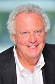 Pour le moment de bonheur d'aujourd'hui, Pierre Marcotte a choisi de  célébrer le réalisateur René Gilbert, qui a eu une grande importance dans  sa carrière. René ne se doutait pas qu'il allait