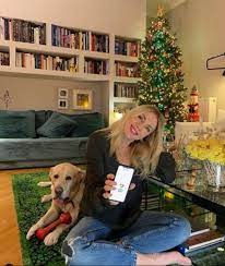 Ήμουν με τη φίλη μου βίκυ βολιώτη και μας συνάντησε ένα φάντασμα, ένα βράδυ χτύπαγε τις πόρτες και έπεφταν αντικείμενα μέσα στο σπίτι. Smaragda Karydh To Yperoxo Spiti Me 8ea Thn Akropolh Panemorfo Kai Cozy Enimerotiko Gr