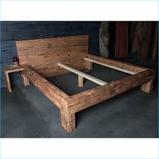 8 Aktuell Massives Holzbett In 2020 Rustic Wood Bed Bed Frame Design Reclaimed Wood Bed Frame
